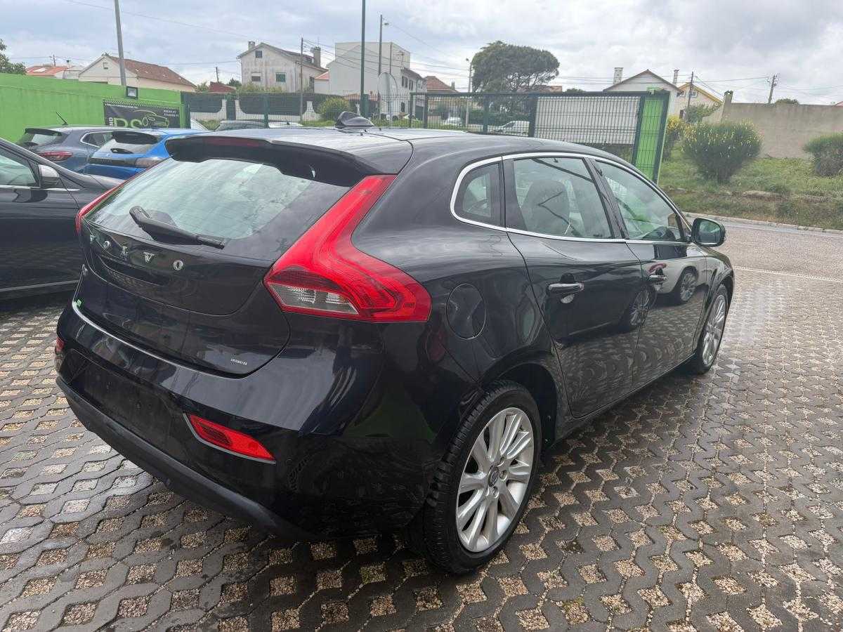 volvo-v40-2014-diesel-1560cc