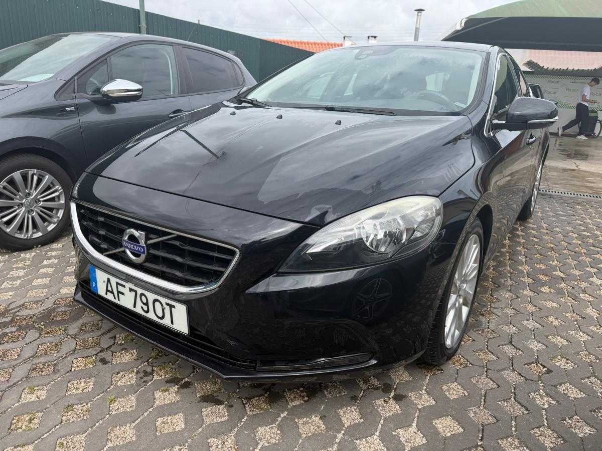 volvo-v40-2014-diesel-1560cc