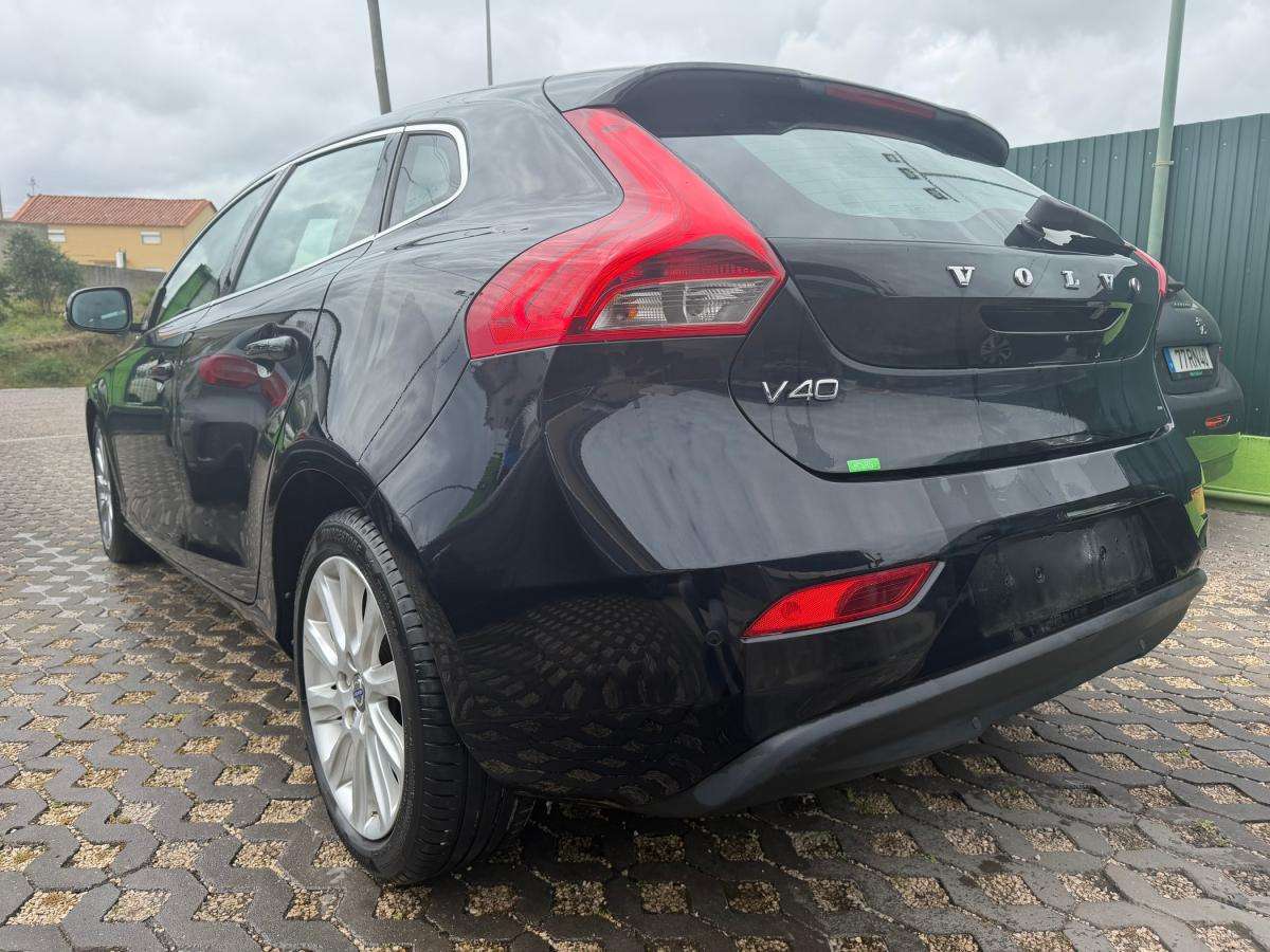 volvo-v40-2014-diesel-1560cc