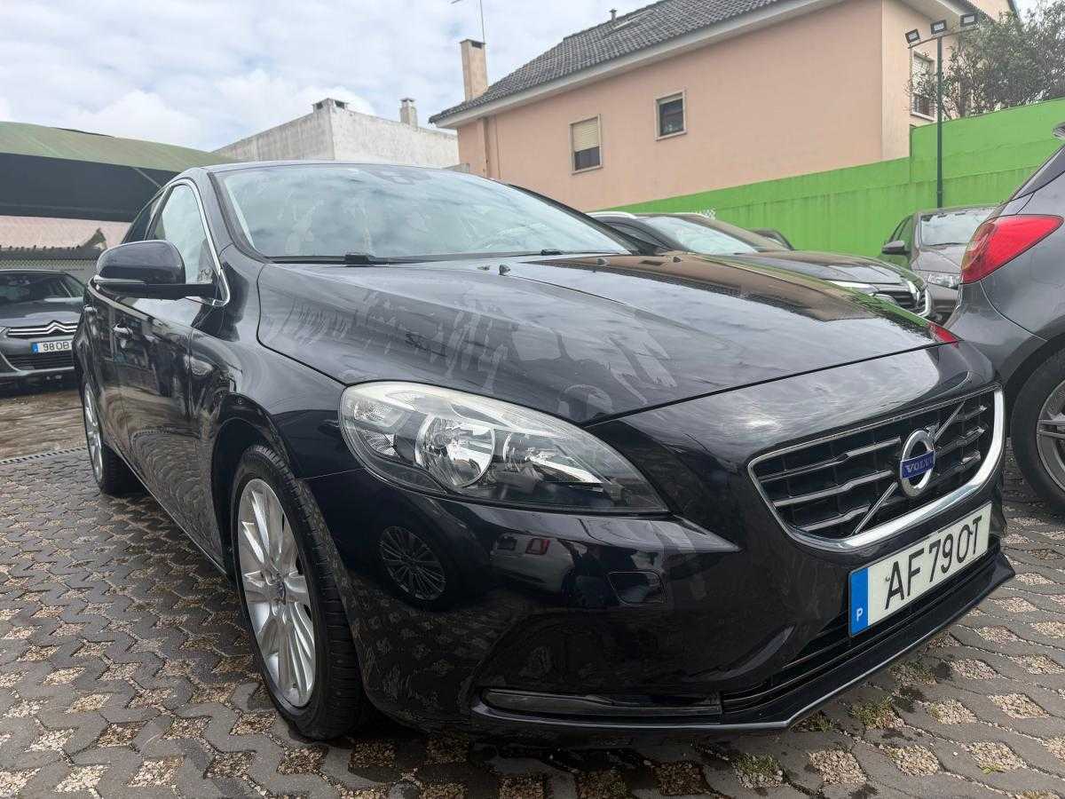 volvo-v40-2014-diesel-1560cc