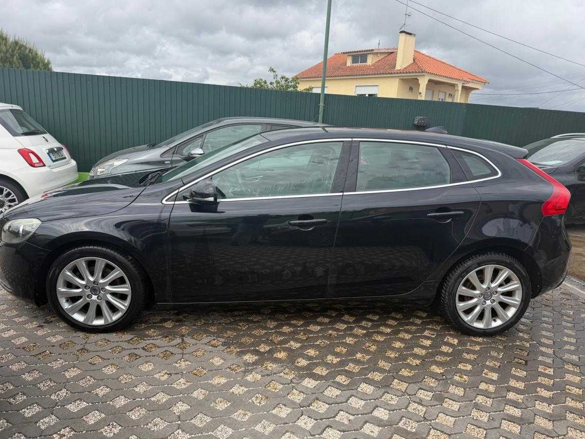 volvo-v40-2014-diesel-1560cc