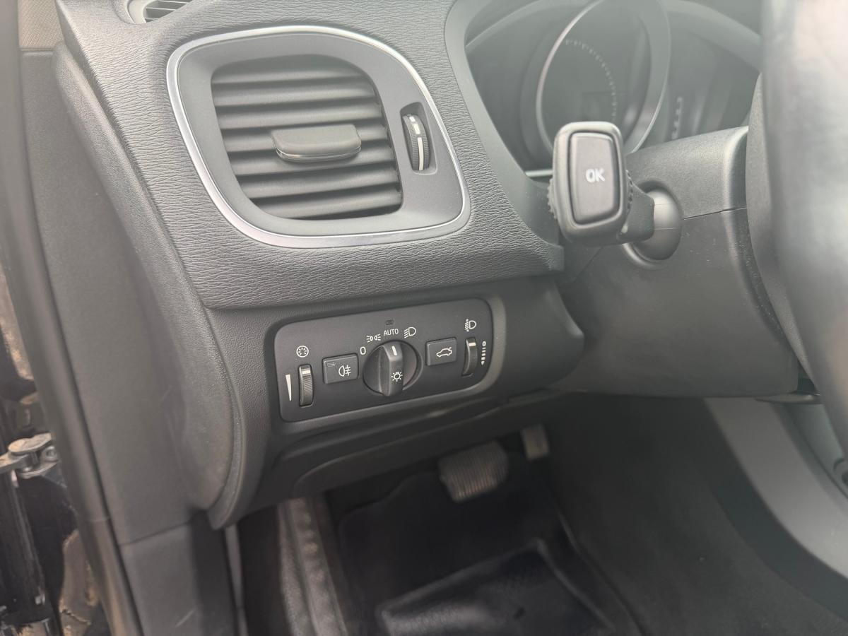 volvo-v40-2014-diesel-1560cc