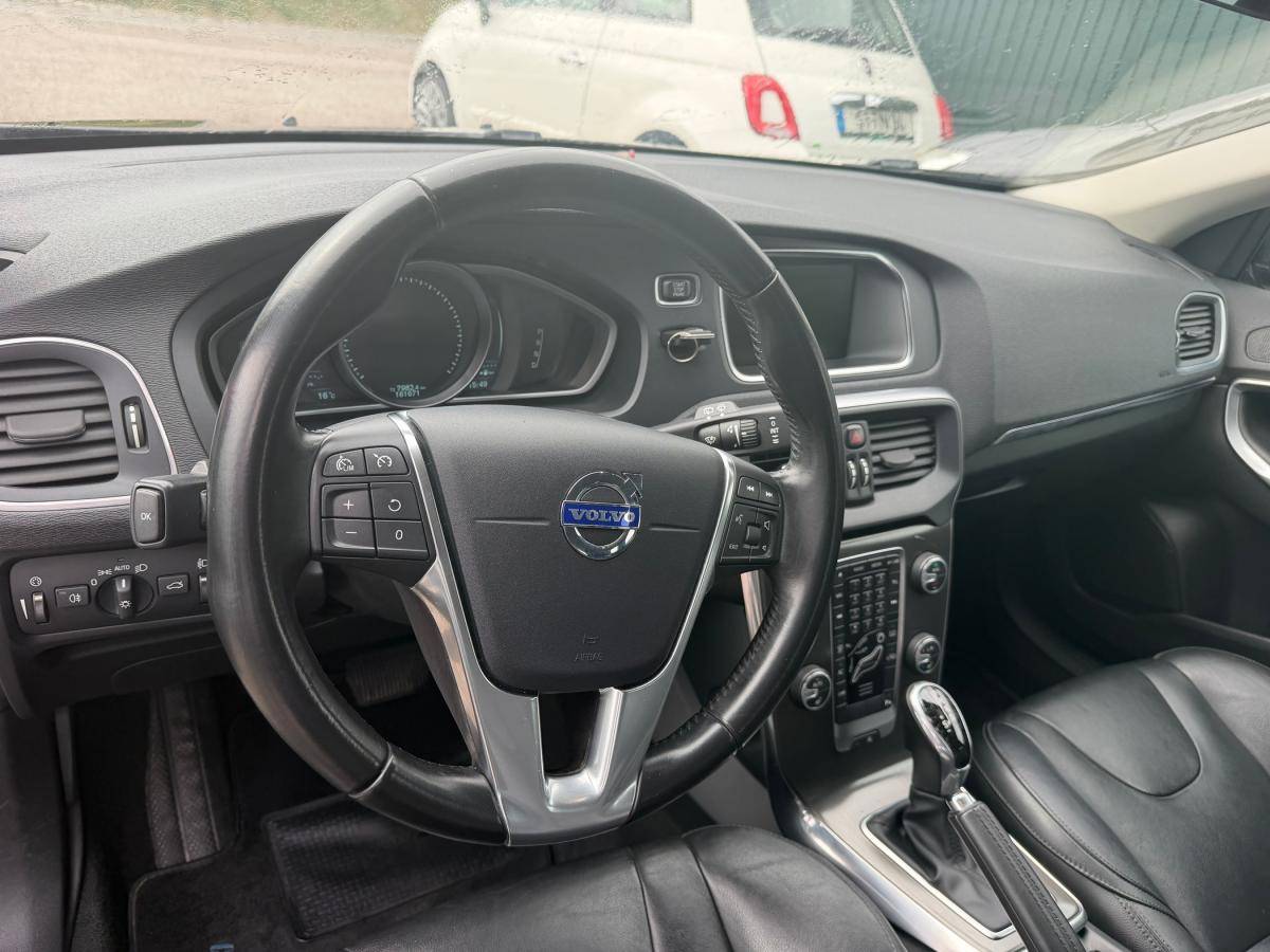 volvo-v40-2014-diesel-1560cc