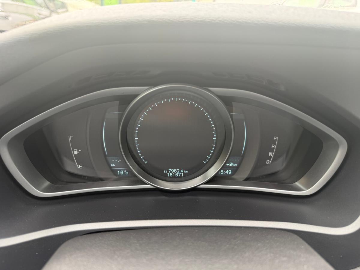 volvo-v40-2014-diesel-1560cc