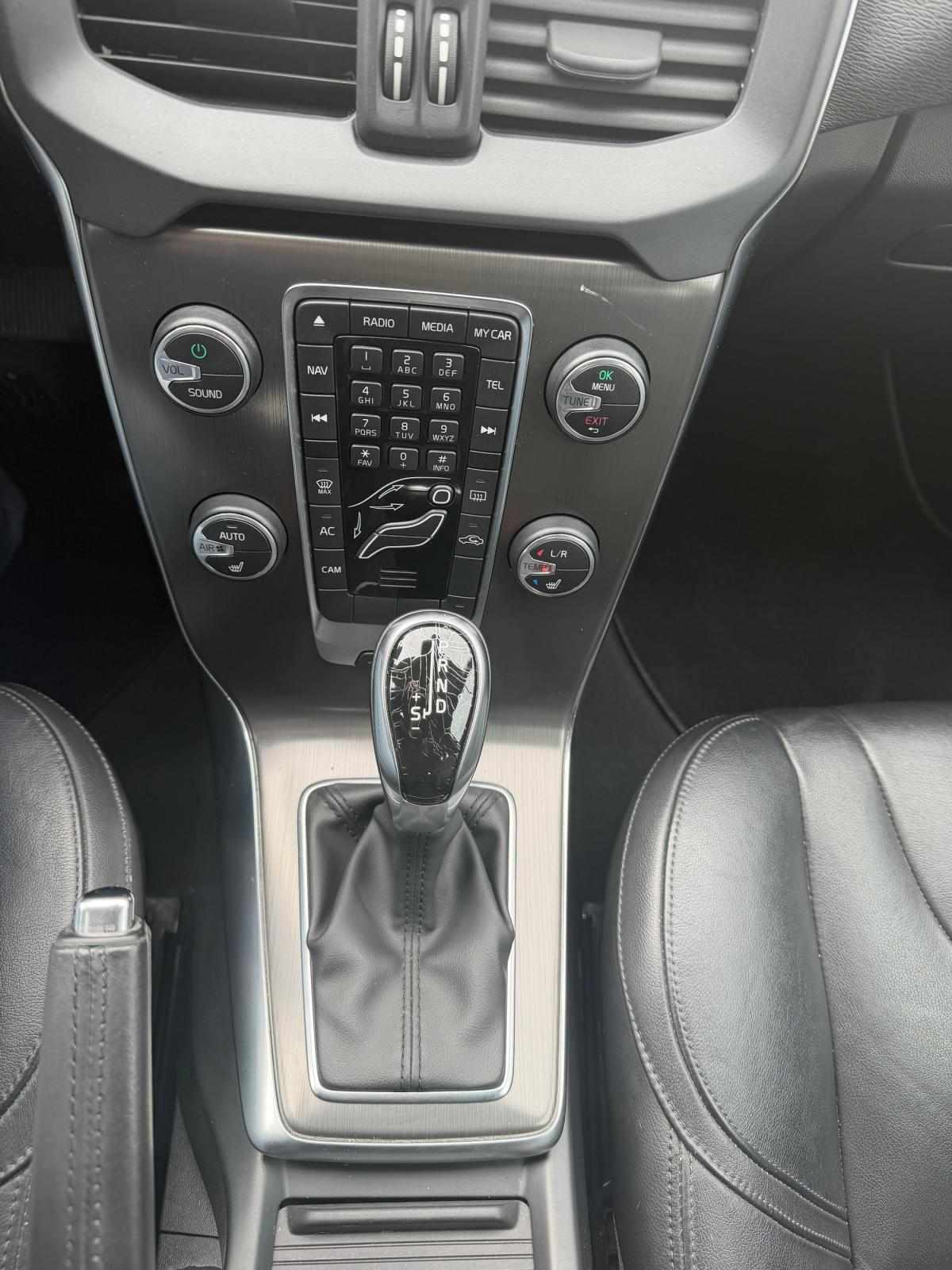 volvo-v40-2014-diesel-1560cc