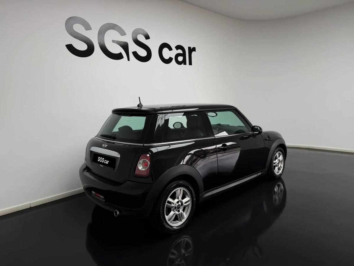 mini-hatch-d-2-0-2011-diesel-1598cc