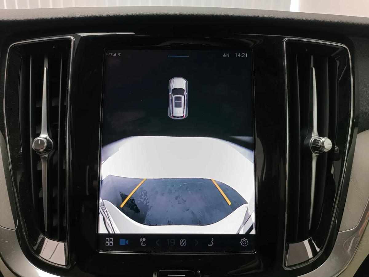 volvo-v60-recharge-2-0-t6-phev-2024-gasolina-1969cc