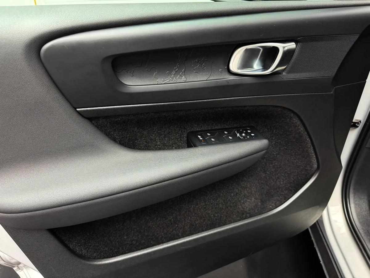 volvo-xc40-1-5-t2-2024-gasolina-1477cc