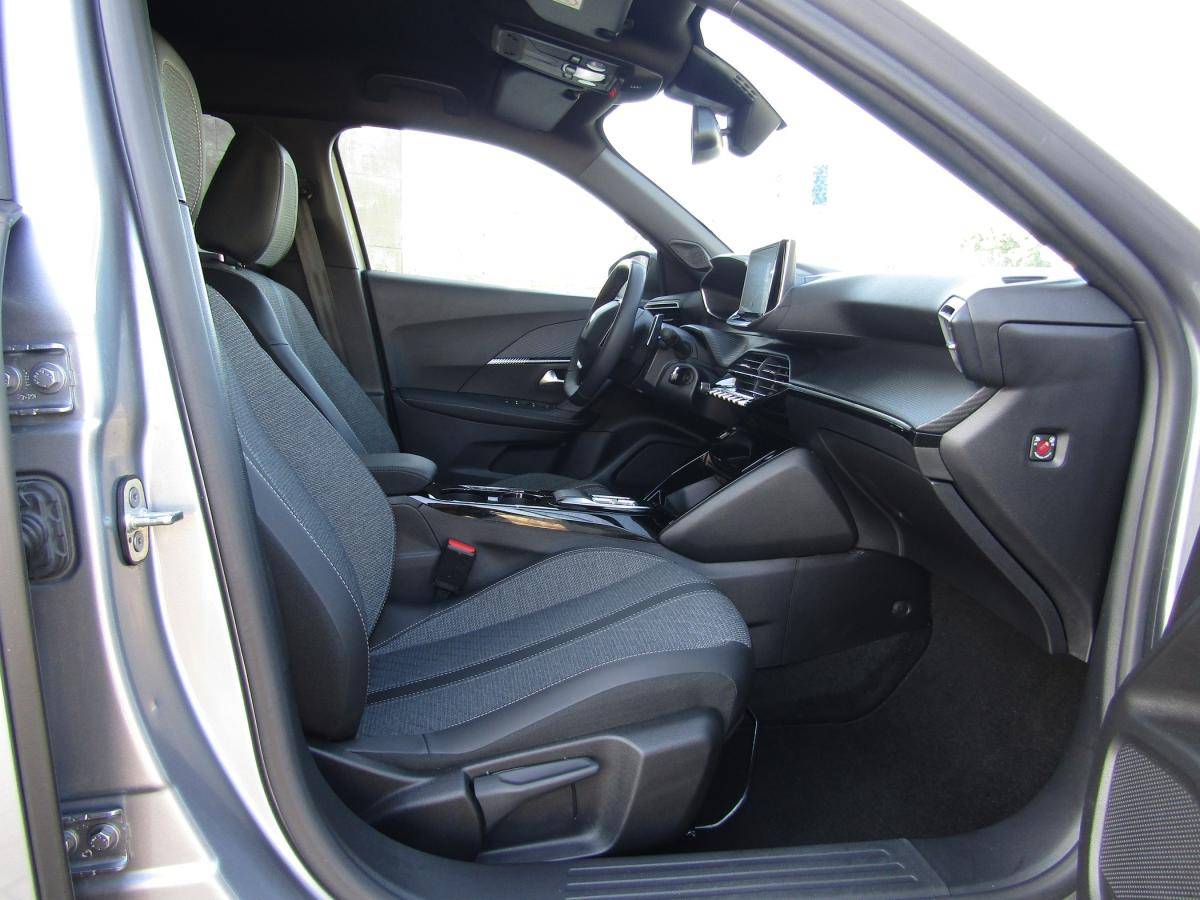 peugeot-2008-2023-diesel-1499cc