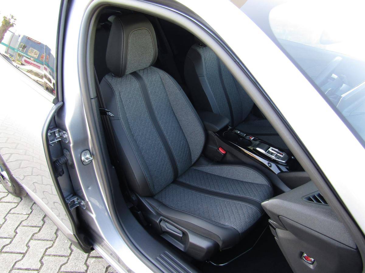 peugeot-2008-2023-diesel-1499cc