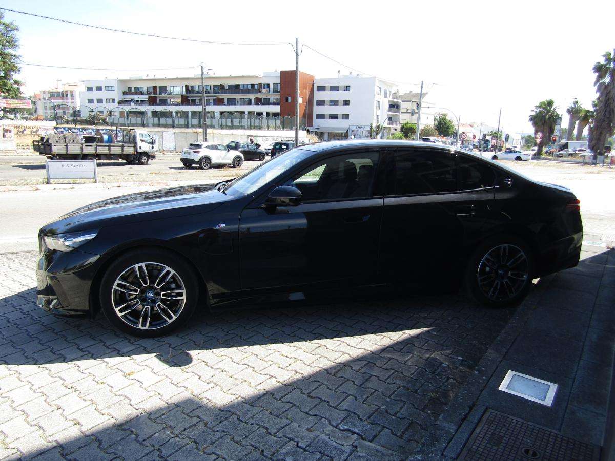 bmw-serie-5-2025-hibrido-a-gasolina-1998cc