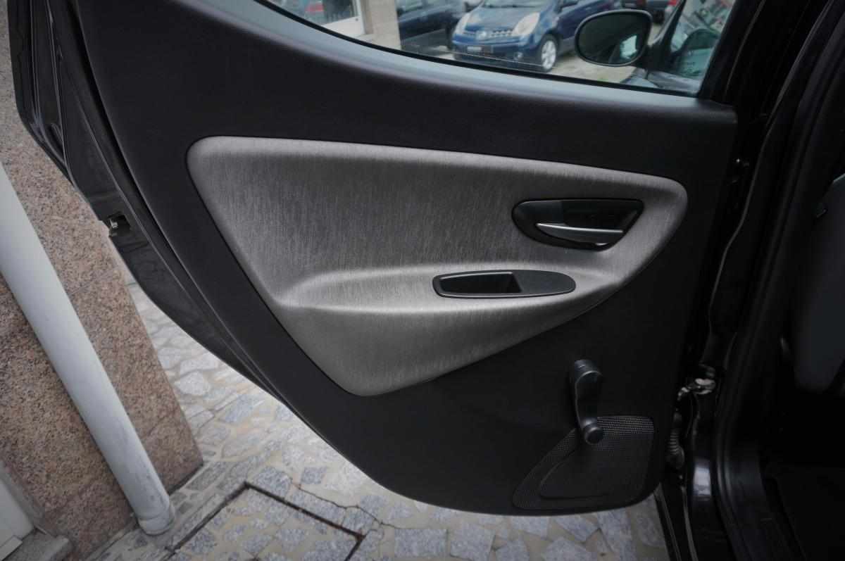 lancia-ypsilon-1-2-2013-gasolina-1242cc