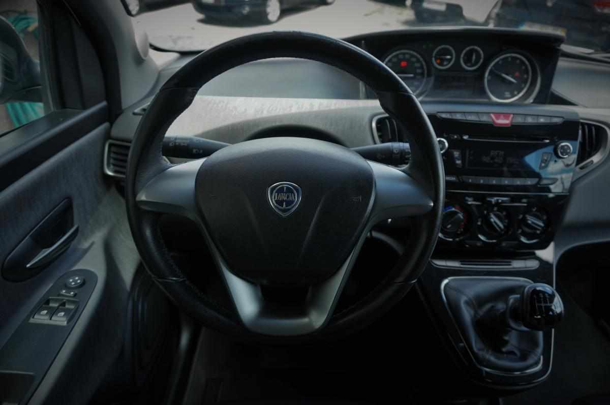 lancia-ypsilon-1-2-2013-gasolina-1242cc