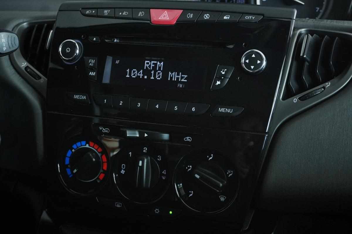 lancia-ypsilon-1-2-2013-gasolina-1242cc