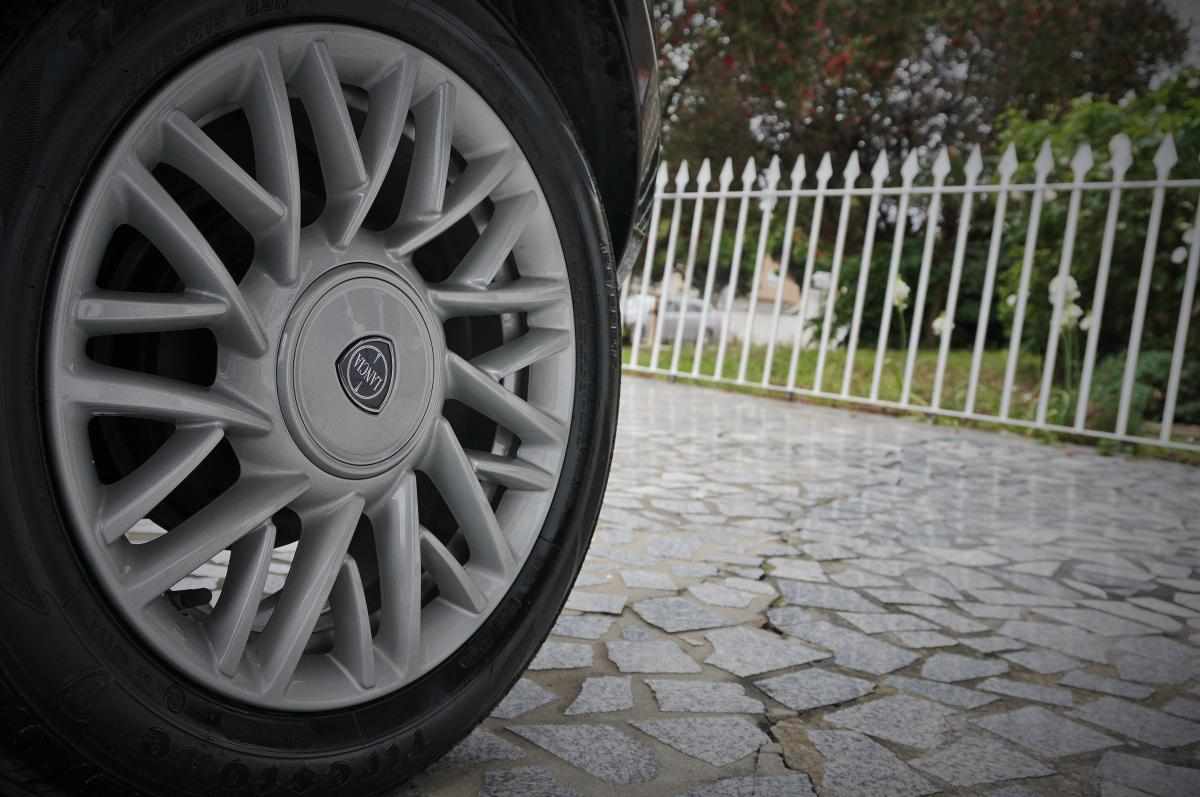 lancia-ypsilon-1-2-2013-gasolina-1242cc