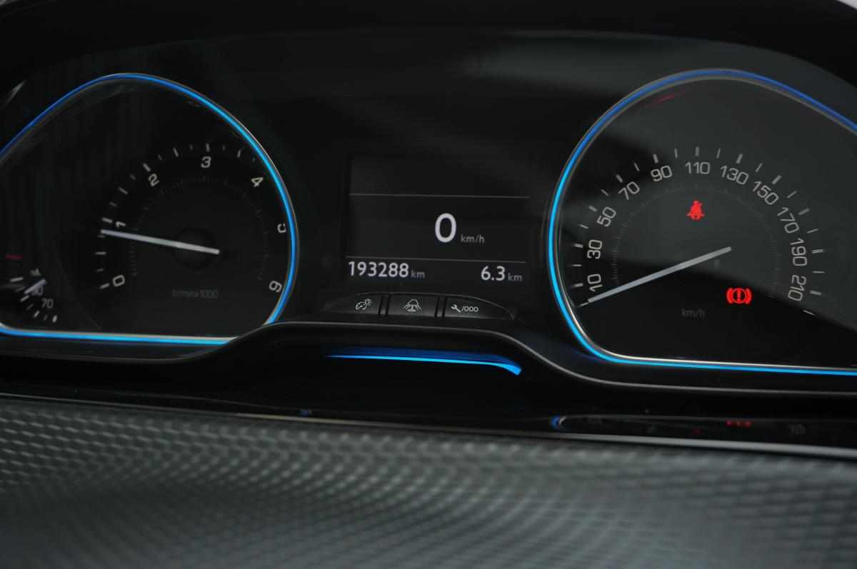 peugeot-2008-1-6-e-hdi-2014-diesel-1560cc