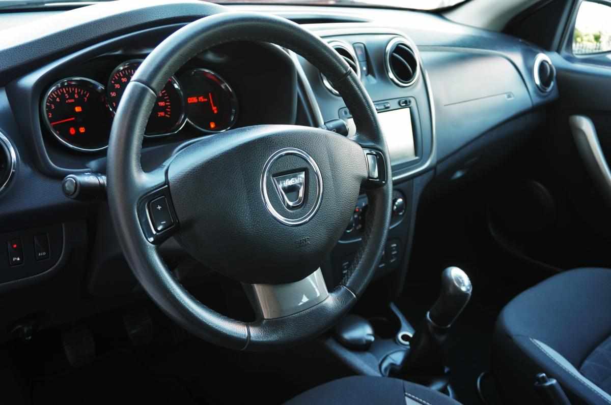 dacia-sandero-0-9-tce-2015-gasolina-900cc