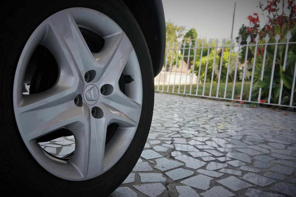 dacia-sandero-0-9-tce-2015-gasolina-900cc