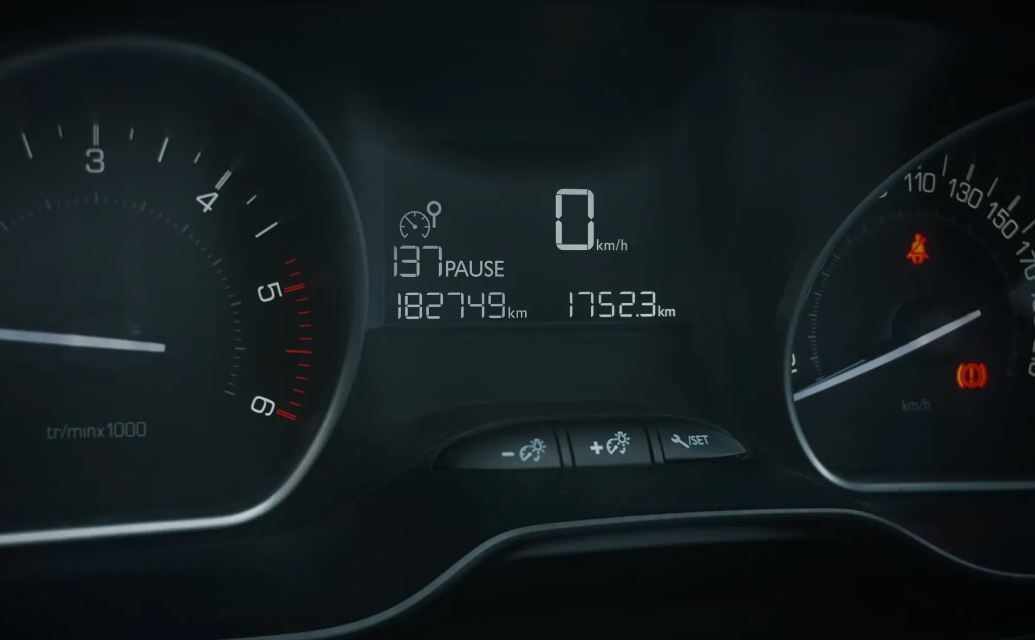 peugeot-208-2016-diesel-1560cc