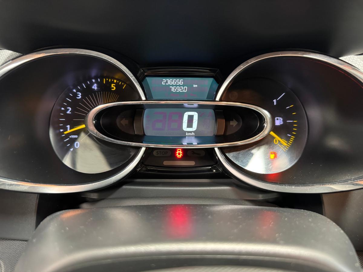 renault-clio-sport-tourer-2014-diesel-1461cc
