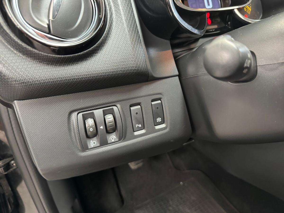 renault-clio-sport-tourer-2014-diesel-1461cc