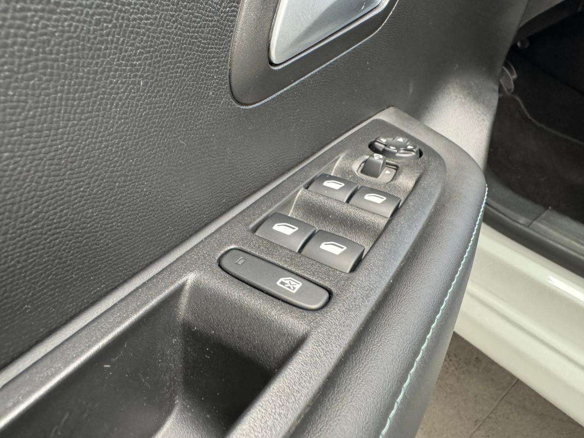peugeot-208-2021-gasolina-1199cc