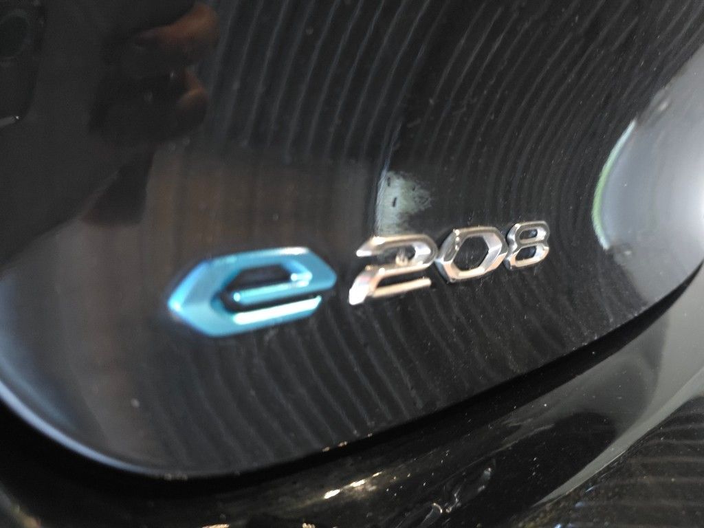 peugeot-208-2021-eletrico-500cc