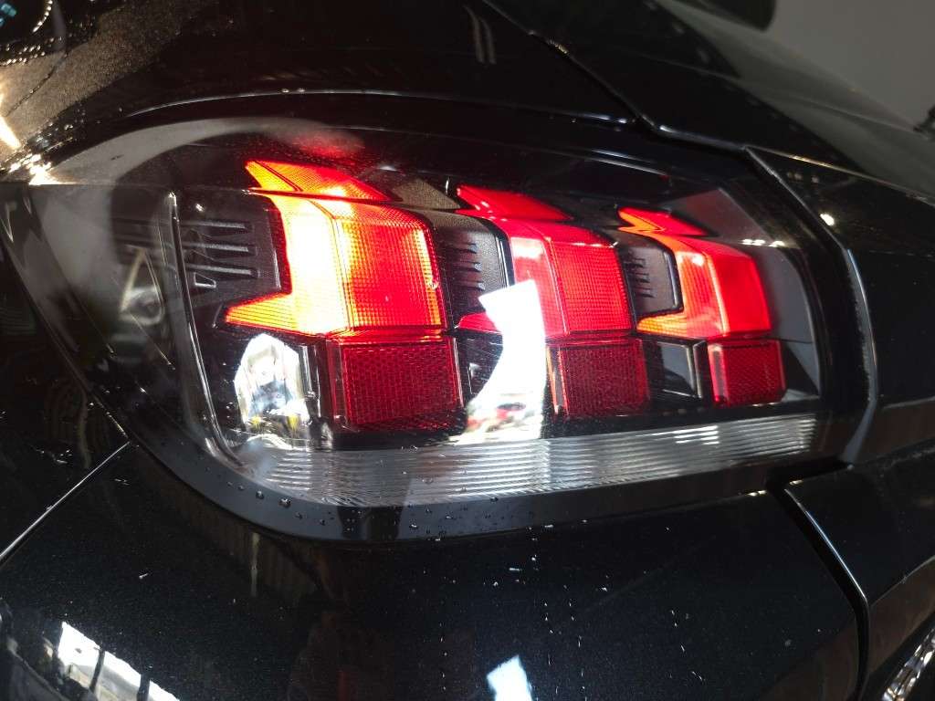peugeot-208-2021-eletrico-500cc