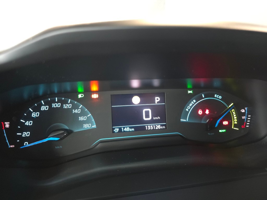peugeot-208-2021-eletrico-500cc