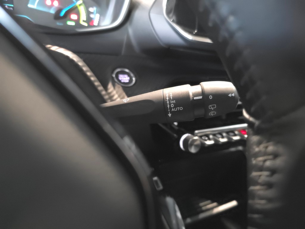 peugeot-208-2021-eletrico-500cc