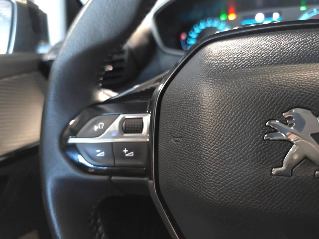peugeot-208-2021-eletrico-500cc