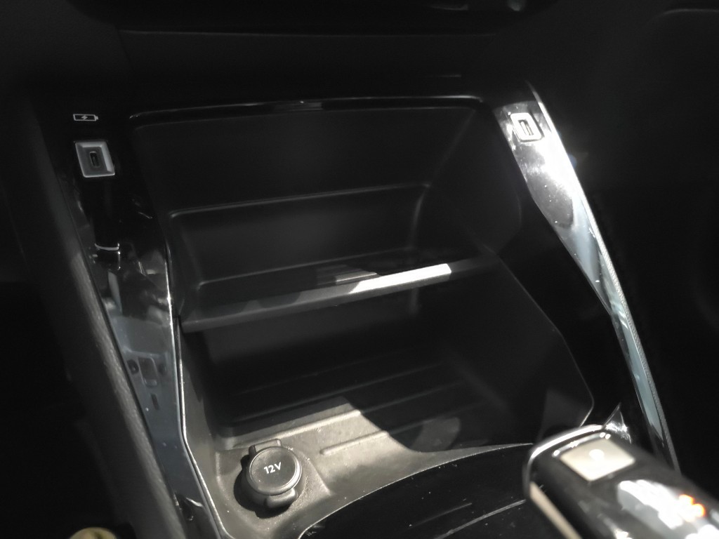 peugeot-208-2021-eletrico-500cc