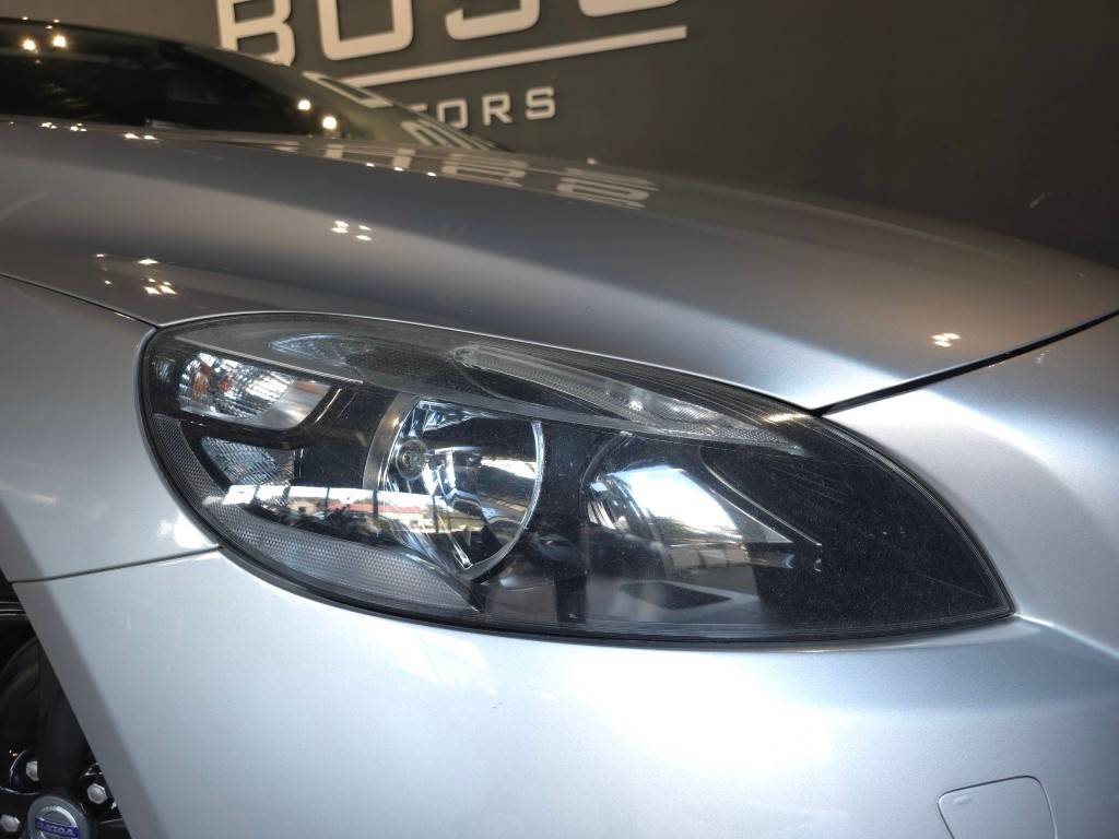 volvo-v40-2013-diesel-1560cc