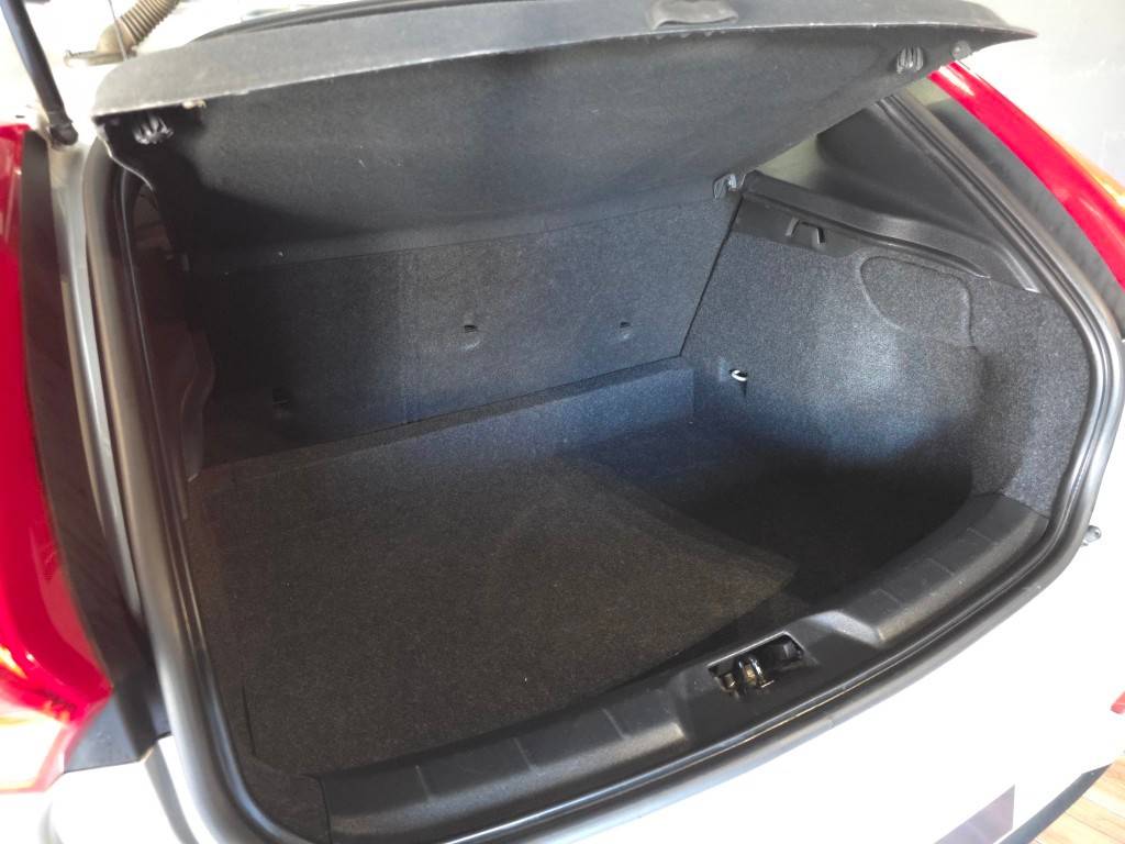 volvo-v40-2013-diesel-1560cc