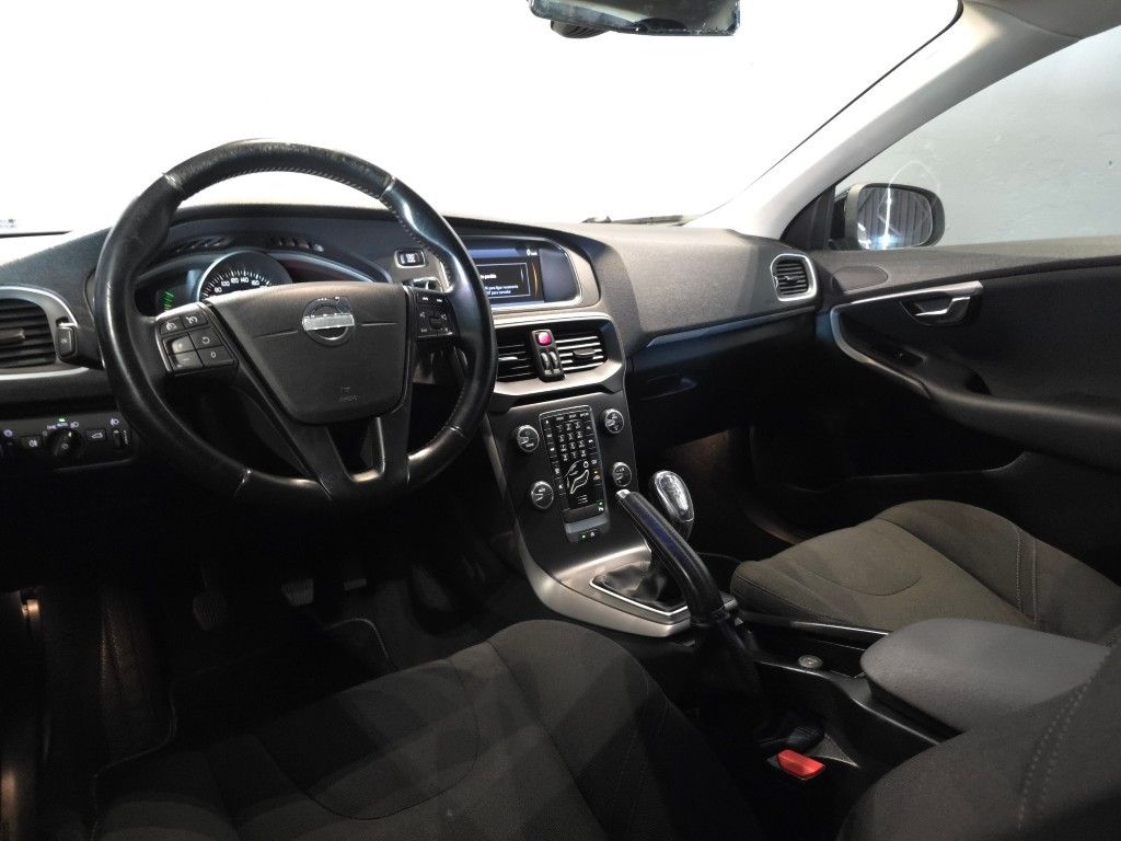 volvo-v40-2013-diesel-1560cc