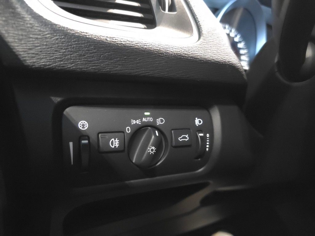 volvo-v40-2013-diesel-1560cc