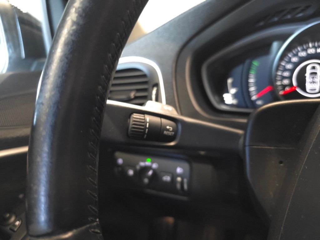 volvo-v40-2013-diesel-1560cc