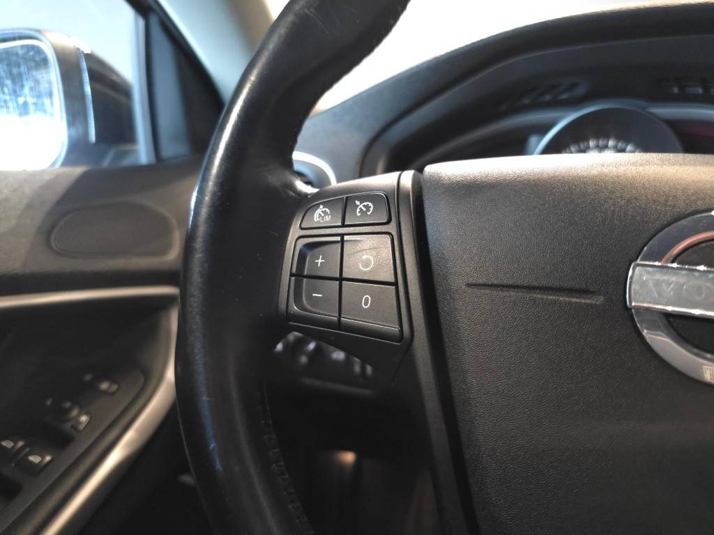 volvo-v40-2013-diesel-1560cc