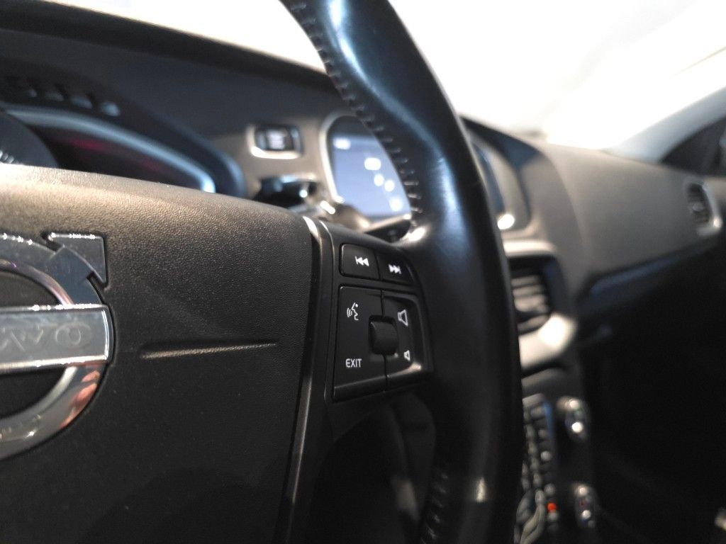 volvo-v40-2013-diesel-1560cc