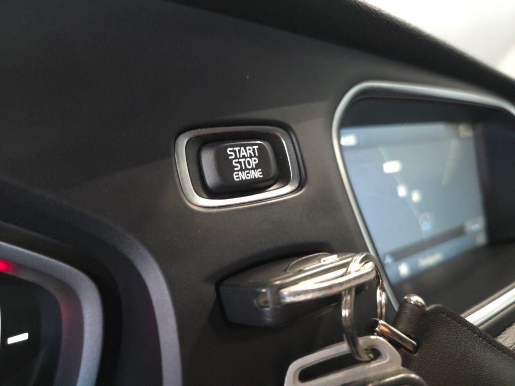 volvo-v40-2013-diesel-1560cc