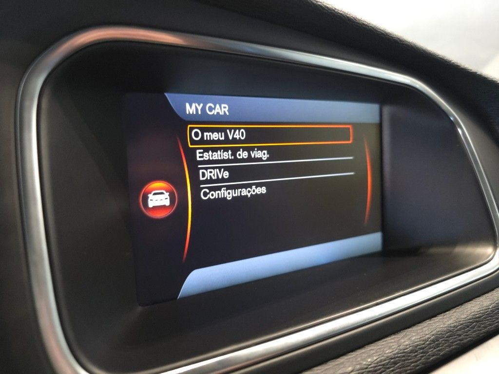 volvo-v40-2013-diesel-1560cc