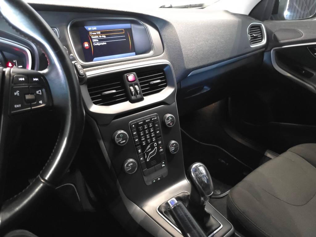 volvo-v40-2013-diesel-1560cc