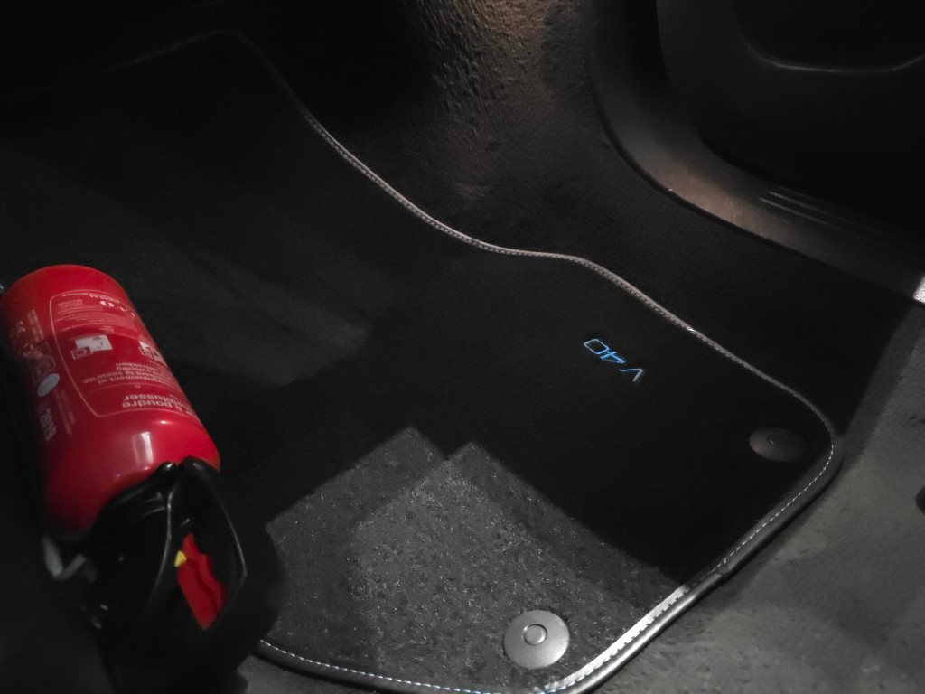 volvo-v40-2013-diesel-1560cc