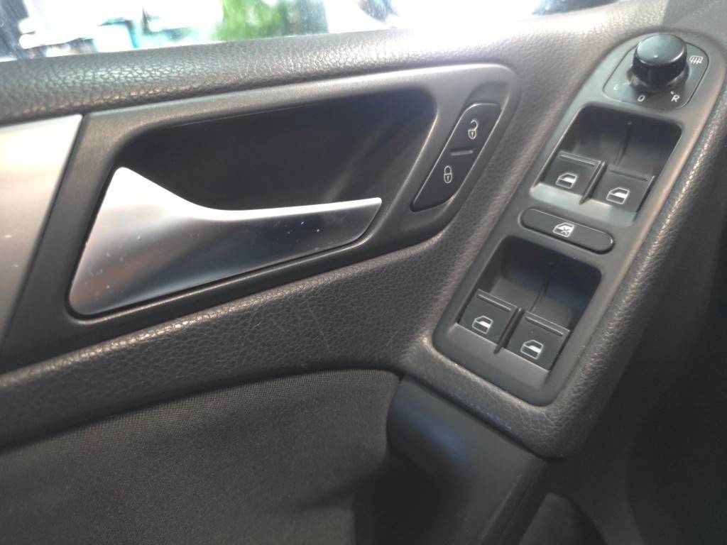 volkswagen-golf-2011-diesel-1598cc