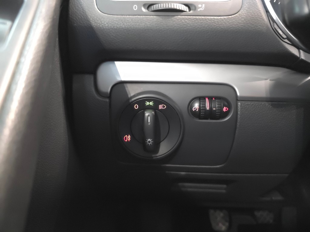 volkswagen-golf-2011-diesel-1598cc