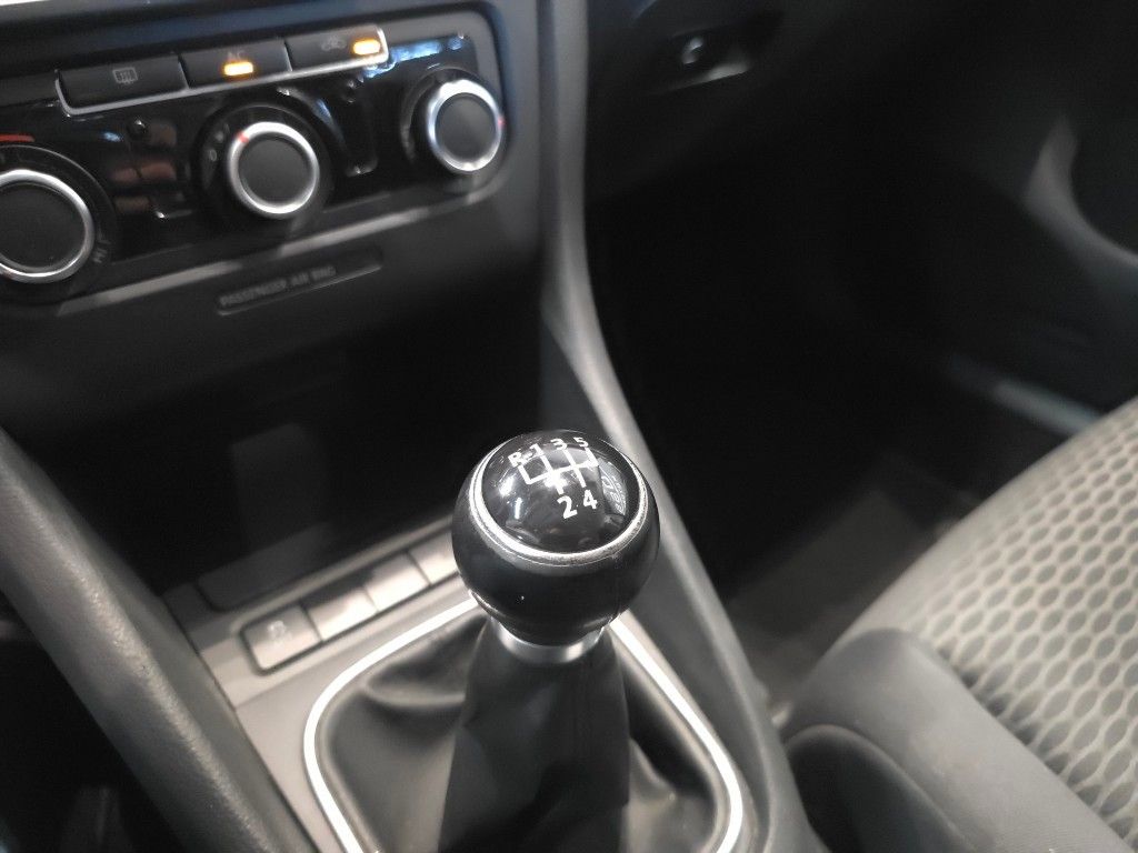 volkswagen-golf-2011-diesel-1598cc