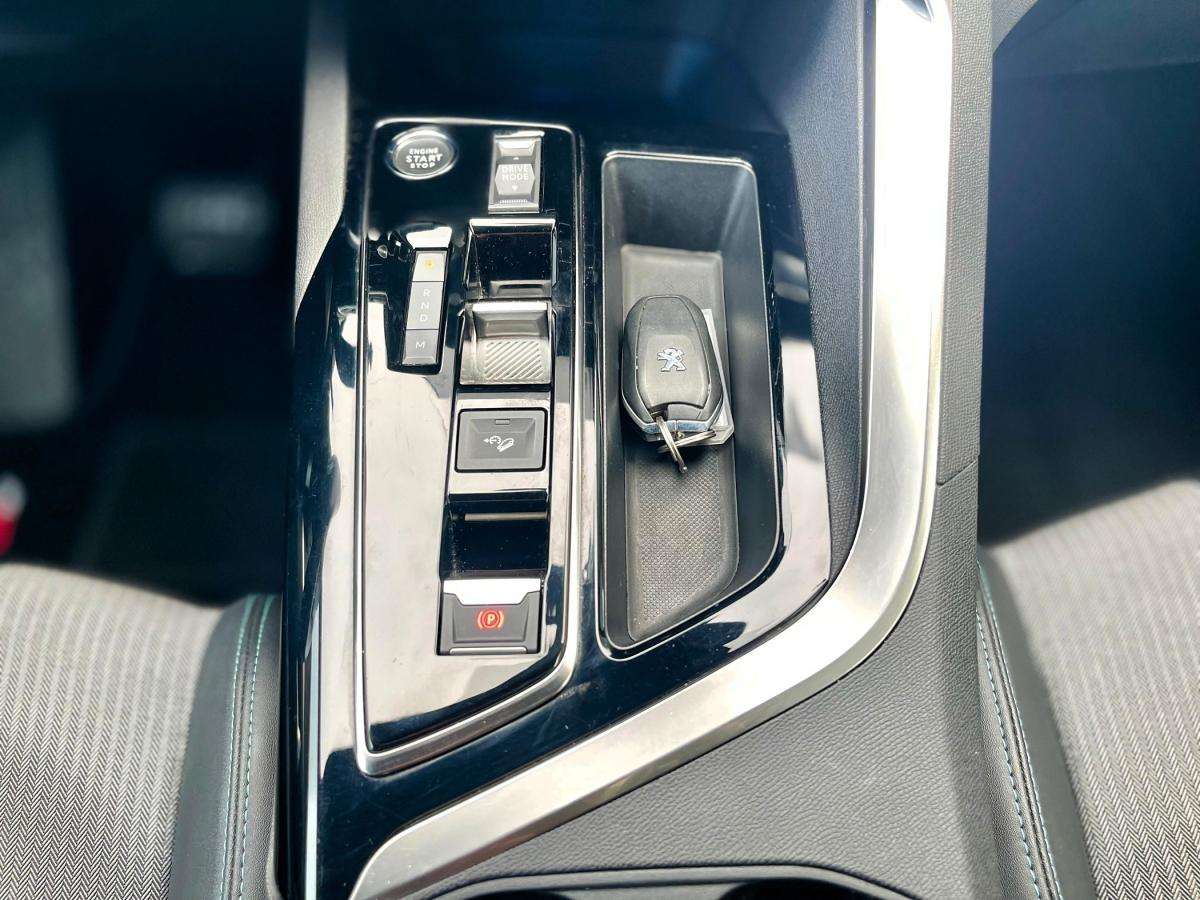 peugeot-5008-2023-gasolina-1199cc