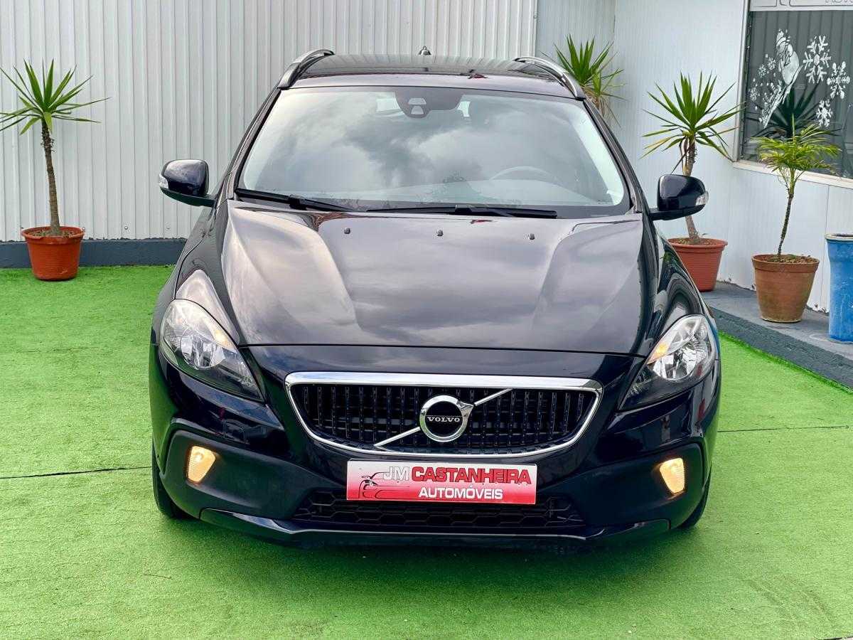 volvo-v40-cross-country-2018-diesel-1969cc