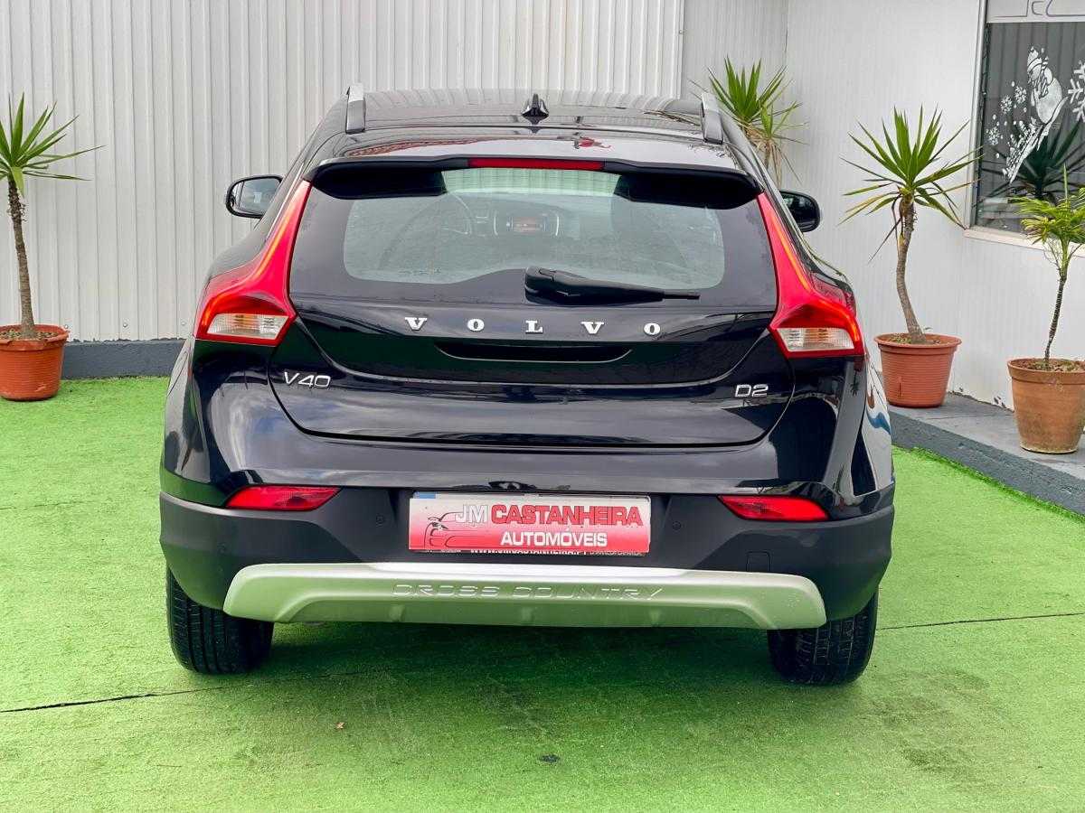 volvo-v40-cross-country-2018-diesel-1969cc
