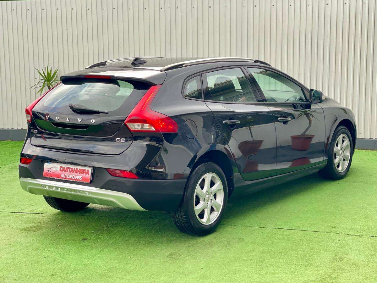 volvo-v40-cross-country-2018-diesel-1969cc